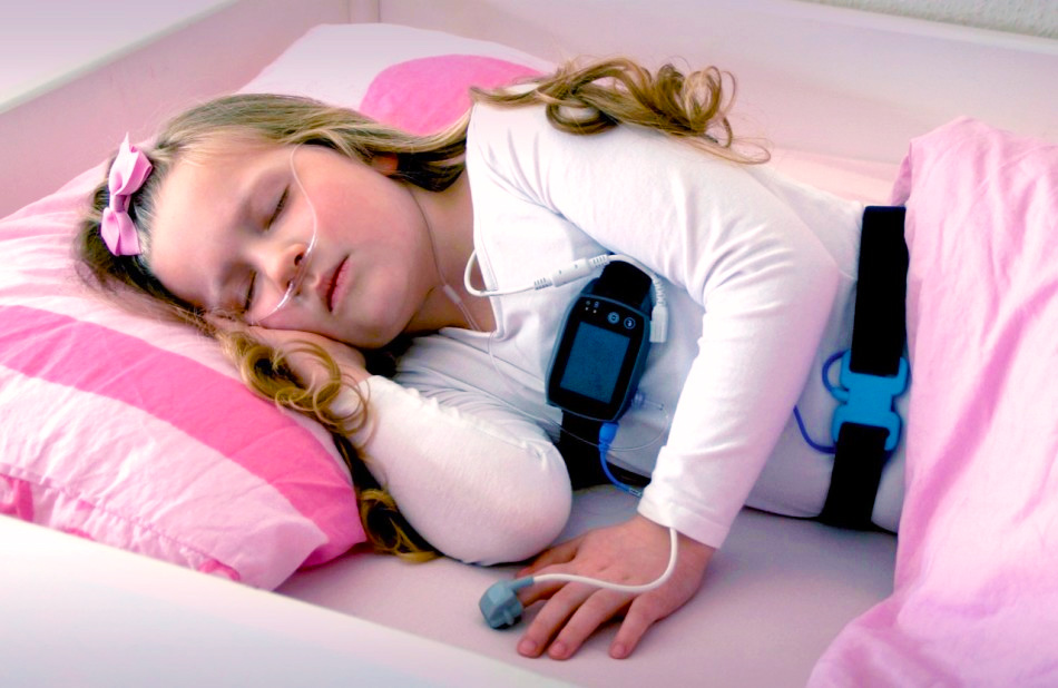 Детская полисомнография ребенку. Девочка спит: диагностика сна, обследование сна, SOMNOtouch RESP